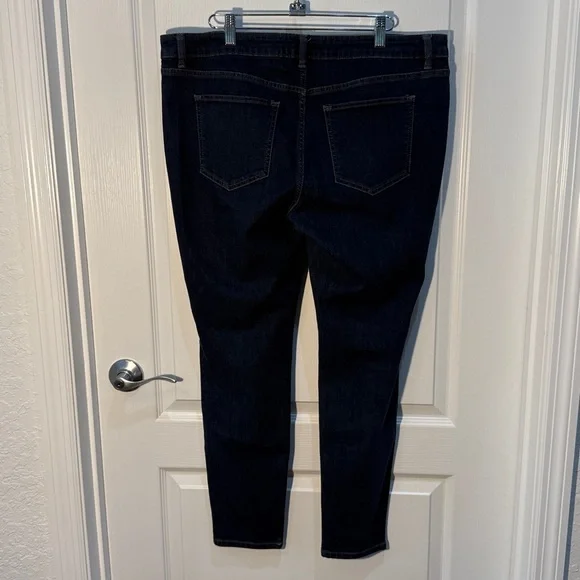 Liz Claiborne Women's Dark Wash Jeans City Skinny Size 14 Soft - Picture 3 of 4